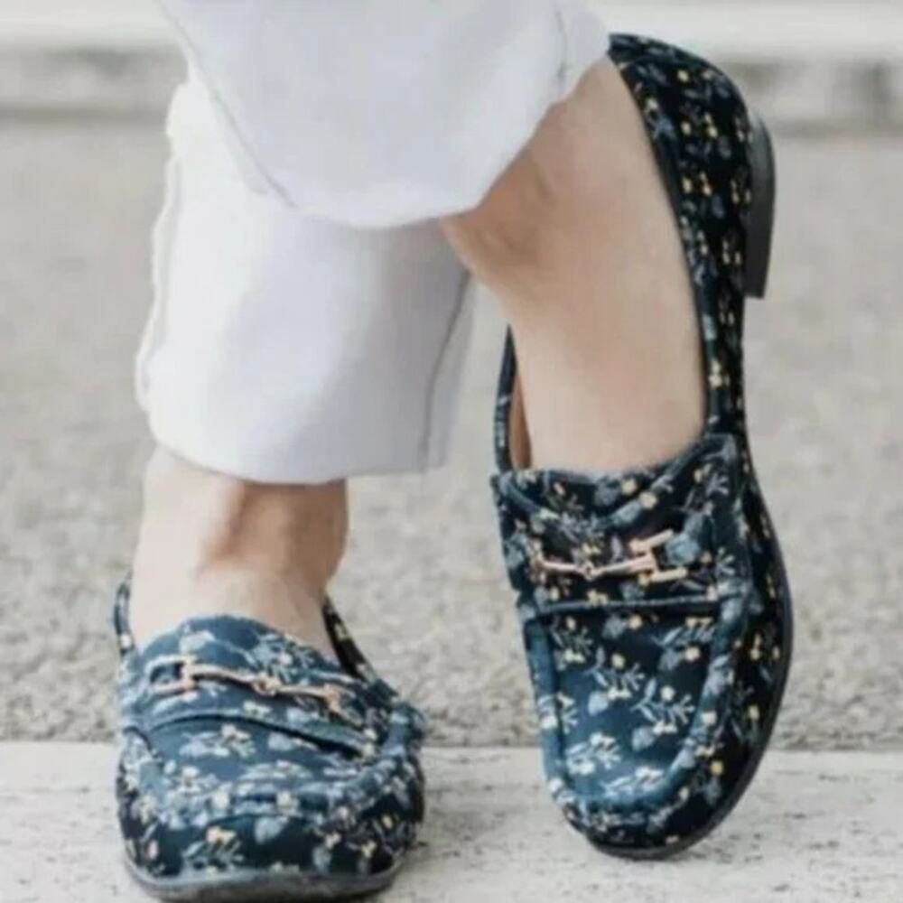 CAbi Carnaby Velvet Loafers Women's 7 6005 Blue Floral Flats